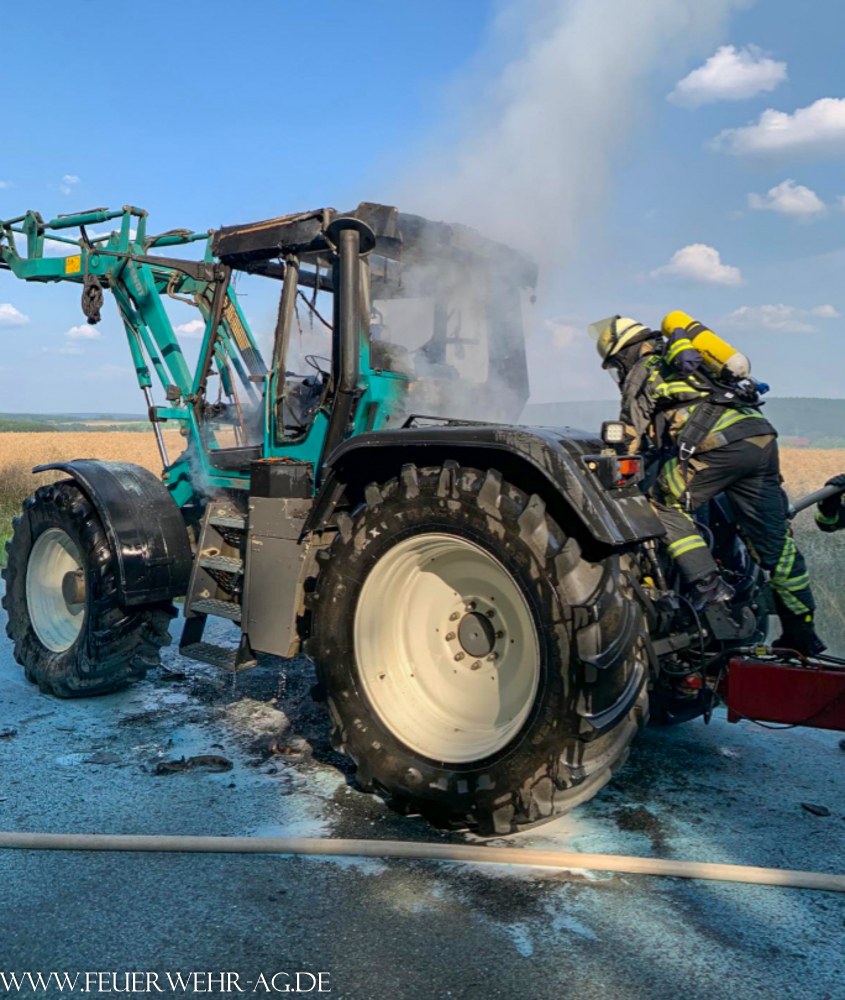 Brand eines Traktors in Albertsreuth