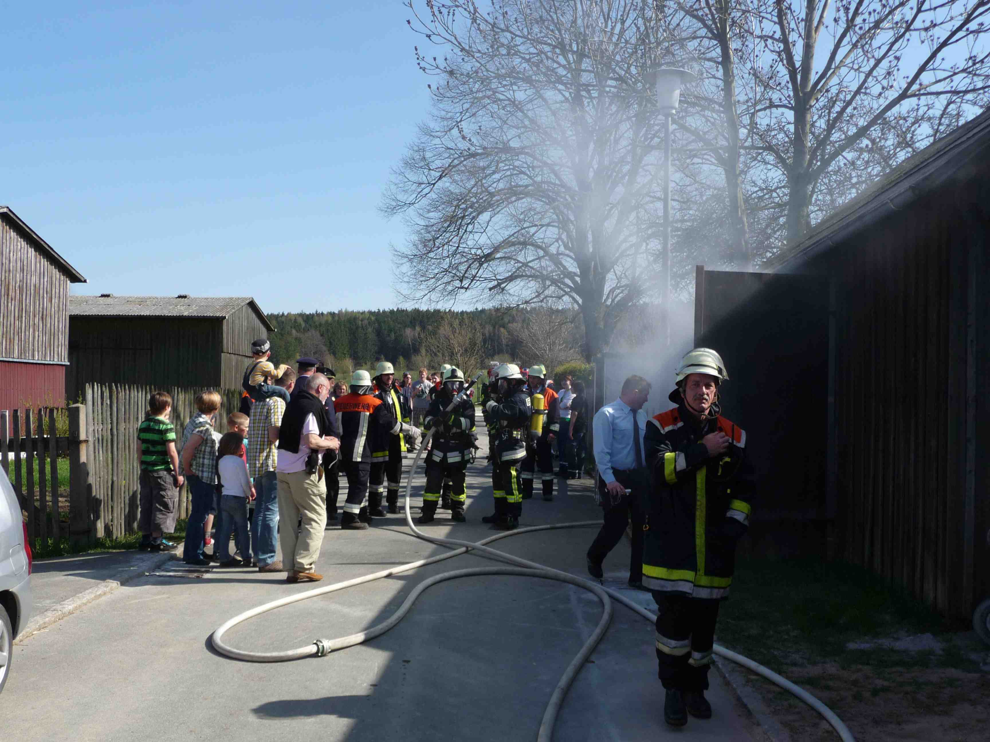 Einsatzübung zur Übergabe des Hallersteiner Feuerwehrautos